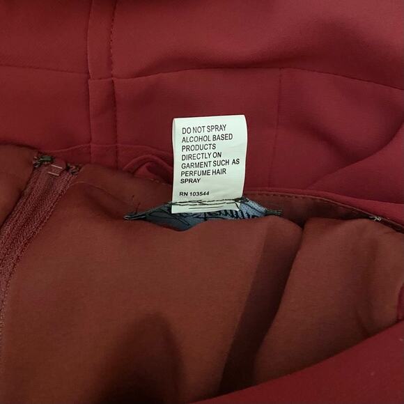 La Femme Popover Chiffon Gown in Garnet, Size 8 - Picture 11 of 12